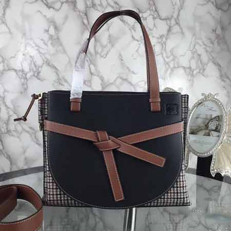 Loewe全新千鳥格紋羊毛花呢配搭經典小牛皮女士手袋