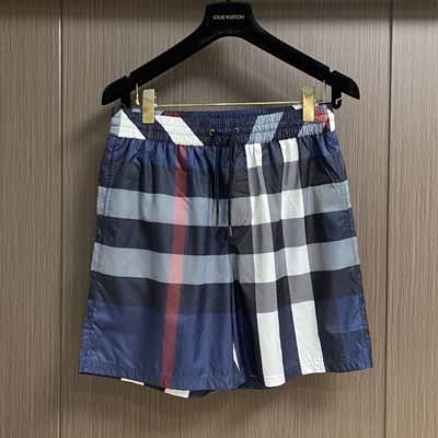 Burberry 經典格紋沙灘褲，夏日度假時尚秘籍