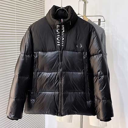 蒙口新款羽絨服，如何辨別正版？保暖潮流畢備！