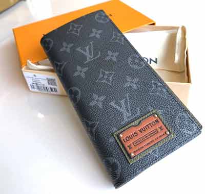 lv徽章限量錢包 險家Pierre Savo