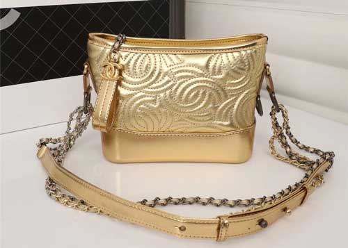 香耐爾2019年春夏時(shí)裝發(fā)表會(huì)秀場(chǎng)茶花流浪包