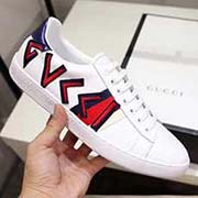 情侶款 新款 全套包裝 高等版本。古奇字母刺繡高等版。此款為小白鞋經典款。全套包裝請各位老板看清楚我家鞋子的走線。肯定高等『 Gucci 』古奇 Ace Sneakers小白鞋 再次顛覆了傳統小白鞋的