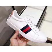 情侶款 全套包裝 高等版本。古奇老虎后跟經(jīng)典高等版。此款為小白鞋經(jīng)典款。全套包裝請各位老板看清楚我家鞋子的走線。肯定高等『 Gucci 』古奇 Ace Sneakers小白鞋 再次顛覆了傳統(tǒng)小白鞋的設(shè)