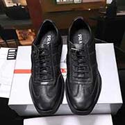 普拉達 PRAD 新款男士休閑鞋 鞋面采用進口小牛皮 時尚氣息 專柜原版大底 配上獨特工藝。彰顯了新一年度的風格。別再猶豫 別再徘徊 您也趕緊入手吧。碼數38-44