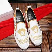 范思哲歐洲時裝板鞋 走秀款 官網同步 專柜品質 簡約經典 意大利進口牛皮鞋面 休閑 皮面全方位電繡 性感人頭logo 時尚潮流樂福款設計 板鞋真皮內里優質工藝 原版大底 男鞋碼數：38－44