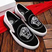  羊皮里Versace范思哲 香港專柜新款休閑低綁男鞋上市 官網1:1制作 意大利原版頭層牛猄電繡 經典進口頭層羊皮內里 歐美大師設計 精良造型打造專柜品質 純色橡膠耐磨大底加經典線頭！超級百搭也很舒