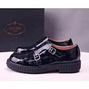  獨(dú)家純手工定制高等貨 PRADA 普拉達(dá)歐洲專柜私人訂制款 真正 高等品質(zhì) 鞋面采用原廠進(jìn)口高等漆皮 頭層牛皮全包內(nèi)里 進(jìn)口抗壓頭層羊皮鞋墊 專柜特供個(gè)性新潮新型TPR立體鞋底 鞋底具有抗磨抗折防滑