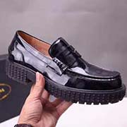  獨(dú)家純手工定制高等貨 PRADA 普拉達(dá)歐洲專柜私人訂制款 真正 高等品質(zhì) 鞋面采用原廠進(jìn)口高等漆皮 頭層牛皮全包內(nèi)里 進(jìn)口抗壓頭層羊皮鞋墊 專柜特供個(gè)性新潮新型TPR立體鞋底 鞋底具有抗磨抗折防滑