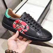 。官網。情侶款 全套包裝 黑色大蛇高等版 此款為小白鞋黑色高等版。請各位老板看清楚我家鞋子的走線。肯定高等『 Gucci 』古奇 Ace Sneakers小白鞋 再次顛覆了傳統小白鞋的設計 N多明星有