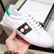 官網 情侶款 高等版本。古奇珍珠鉚釘經典高等版。此款為小白鞋經典款。全套包裝請各位老板看清楚我家鞋子的走線?？隙ǜ叩取?Gucci 』古奇 Ace Sneakers小白鞋 再次顛覆了傳統小白鞋的設計