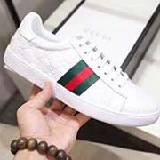 。全套包裝。羊里 高等品質(zhì) 一向?qū)Ｗ⒊叩饶行谱鱃UCCI.古奇2017來襲！ 鞋面采用進(jìn)口牛皮壓花 舒適柔軟羊皮內(nèi)里！輕便耐磨橡膠防滑大底 上腳超贊隨意出入各種場合！百搭系列 標(biāo)準(zhǔn)38-45碼 ！