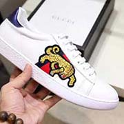 。高等版本 全套包裝 古奇小白鞋官網新款。畢備 情侶款老虎虎虎生威。2018新春古奇新款 經典的古奇紅藍織帶 鞋側醒目的老虎標 新年喜慶必不可少 全牛皮鞋面搭配純羊皮內里 后跟復刻官網紅色 深蘭后跟