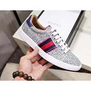  新款。全套包裝 情侶款高等版本 歡迎對(duì)比 Gucci古奇 新小白鞋系列休閑便鞋！官網(wǎng)1：1打造。鞋面采用古奇專用特殊材質(zhì)。內(nèi)里采用優(yōu)質(zhì)水紋羊里柔軟舒適。挑剔的選料精致的做工給您好的享受。碼數(shù)：3
