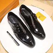  LOUIS VUITTON路易威登 標準碼：中碼以下建議拿小一碼。男碼38/44可訂做45 等級：代買級 材料：開邊珠牛皮 水染羊皮內里 原版輕便橡膠大底 款式類別：商務皮鞋 百搭舒適 顏色：黑色