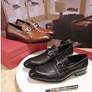  Ferragamo菲拉格慕 中碼以下建議拿小一碼：男碼38/4445可以定做 等級： 材料：頭層牛皮 不染色羊皮內里 原版橡膠大底 款式類別：正裝皮鞋 隨意出入各種場合 百搭舒適 顏色：黑色 棕色