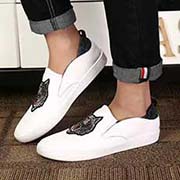 經(jīng)典版賣爆Gucci·古奇官網(wǎng)新款休閑男鞋搶先上市 深受國際明星和網(wǎng)絡(luò)紅人喜愛的一款簡單不失高等壓花板鞋 火爆開售 上圖必賣！面料:進(jìn)口羊猄壓花 做工精致 工藝精湛 內(nèi)里：進(jìn)口羊皮里 墊腳羊皮。38