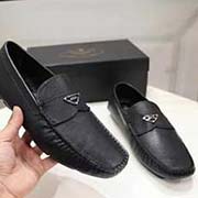  普拉達 PRADA 專柜同款豆豆鞋 1:1高等原版復刻 做工精致嚴謹 細節無可挑剔 原廠進口十字紋牛皮 原版開模超耐磨防滑橡膠大底 頭層牛皮內里 高等高等貨 質量無與倫比。38-44碼