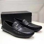  普拉達 PRADA 專柜同款豆豆鞋 1:1高等原版復刻 做工精致嚴謹 細節無可挑剔 原廠進口十字紋牛皮 原版開模超耐磨防滑橡膠大底 頭層牛皮內里 高等高等貨 質量無與倫比。38-44碼