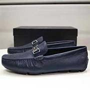  普拉達(dá) PRADA 專柜同款豆豆鞋 1:1高等原版復(fù)刻 做工精致嚴(yán)謹(jǐn) 細(xì)節(jié)無可挑剔 原廠進(jìn)口十字紋牛皮 超耐磨防滑橡膠大底 頭層豬皮內(nèi)里 高等高等貨 質(zhì)量無與倫比。38-44碼 黑蘭兩色