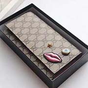 GUCCI古奇 不管是用料 做工 logo 鋼印 編碼 走線 每一個細節(jié)都將古奇的精彩內涵表現(xiàn)得淋漓盡致 質量保證 售后無擔憂 原廠材料！實物拍攝 質量如圖可見 型號：431394尺寸：19*6*3