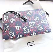 GUCCI古奇 不管是用料 做工 logo 鋼印 編碼 走線 每一個細節都將古奇的精彩內涵表現得淋漓盡致 質量保證 售后無擔憂 原廠材料！實物拍攝 質量如圖可見 型號：445597尺寸：30*20