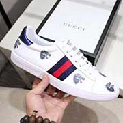 官網(wǎng)2018情侶款 狼頭3D打印新款 全套包裝 高等版本。古奇高等版。此款為小白鞋2018新款款。全套包裝請(qǐng)各位老板看清楚我家鞋子的走線。肯定高等『 Gucci 』古奇 Ace Sneakers小白鞋