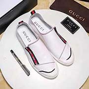  GUCCI古奇 中碼以下建議拿小一碼 男碼38/4445可以訂做 等級：高品質(zhì) 材料：頭層牛皮 單層皮。原版橡膠大底 款式類別：休閑鞋百搭舒適 顏色：白 黑