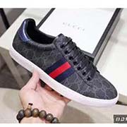 官網2018情侶新款。全套包裝 情侶款高等版本 歡迎對比 Gucci古奇 新小白鞋系列休閑便鞋！官網1：1打造。鞋面采用古奇專用特殊材質。內里采用優質水紋羊里柔軟舒適。挑剔的選料精致的做工給您好的