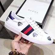 官網(wǎng)2018情侶款 狼頭3D打印新款 全套包裝 高等版本。古奇高等版。此款為小白鞋2018新款款。全套包裝請各位老板看清楚我家鞋子的走線。肯定高等『 Gucci 』古奇 Ace Sneakers小白鞋