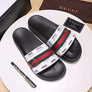 GUCCI古奇 標準碼：男碼38/45 等級：高品質(zhì) 材料：鞋面印花 五金裝飾 。原版橡膠大底 款式類別：涼鞋 夏季畢備 顏色：白色 米色 咖色
