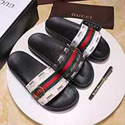 GUCCI古奇 標(biāo)準(zhǔn)碼：男碼38/45 等級(jí)：高品質(zhì) 材料：鞋面印花 五金裝飾 。原版橡膠大底 款式類別：涼鞋 夏季畢備 顏色：白色 米色 咖色