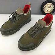 CL紅底 2018新款 面料:進(jìn)口頭層牛皮搭配透氣特殊布料 內(nèi)里透氣網(wǎng)布 牛皮墊腳。高等1:1開模定制 原版升級(jí)版大底 更輕便 防滑 市場高等品質(zhì) 簡單不失品味潮人畢備 散發(fā)時(shí)尚休閑氣息 碼數(shù)38-