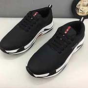 新款官網(wǎng) PRADA 普拉達(dá)高 版本青年人運(yùn)動(dòng)風(fēng)運(yùn)動(dòng)休閑 男士2018專柜同步發(fā)售 意大利進(jìn)口原版精選頭層柔軟牛皮。透氣舒適 拒絕脫色磨腳鞋底：原廠特供原版底 鞋面壓原版花圖案 法國懶人風(fēng)格設(shè)計(jì) 品質(zhì)