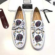 .牛里 古奇2018早春新款 全新米蘭時裝時尚的設計 精良做工 打造裝柜品質 系帶款 懶人休閑板鞋風 青少年專用 鞋面：防水格紋布 時尚精美品巴寶利logo 牛皮內里柔軟舒適 原版橡膠耐磨大底 男鞋碼