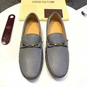 LV高等代買款 男士2018新款官網同步 意大利進口牛皮面 全進口羊皮里 完全一比一復刻 鞋底：原廠特供原版底 獨家活動成型底超級舒適 原廠跟單貨 高品質看細節(jié) 歡迎對比 38一45碼！