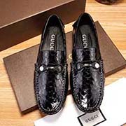 古奇！英文名Gucci 新款新款 官網同步 此款是2017春季巴黎時裝周走秀款 驚世駭俗 古奇不一樣的感覺 自然不失高雅 鞋面采用頭層進口意大利牛皮 頭層羊皮內里 穿著透氣舒服 古奇霸氣 大方 男士的