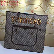gucci古奇GUCCI新款 專(zhuān)柜品質(zhì) 采用進(jìn)口牛皮 原廠五金!精致做工 獨(dú)家實(shí)物拍照 質(zhì)量如圖可見(jiàn) 型號(hào): 517418尺寸:寬51*高50*側(cè)寬5顏色:pvc/啡繡