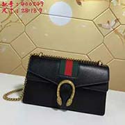 gucci古奇GUCCI新款原單 爆款 酒神系列標志性的雙虎頭搭扣 象征著拉載酒神戰(zhàn)車的猛虎 給別具一格的當代精神增添了一絲神秘意味 設計師將古希臘神話元素融入包中 美得 不要不要噠 精美 清新宜人