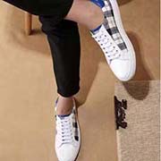 巴寶莉新款～男士休閑鞋 全新米蘭時裝時尚的設計 精良做工 打造裝柜品質 鞋面：時尚精美品巴寶莉壓印logo 適合戶外活動 頭層小牛皮壓紋 羊皮內里柔軟舒適 原版橡膠耐磨大底 男鞋碼數：38--44 三