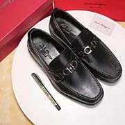  Ferragamo菲拉格慕 中碼以下建議拿小一碼：男碼38/4445可以定做 等級： 代買 材料：頭層牛皮 五金裝飾扣。 不染色牛皮內(nèi)里 原版橡膠大底 款式類別：皮鞋鞋系列 隨意出入各種場合 百搭舒