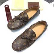 水染牛里Lv官網新款休閑男鞋搶先上市 材料做工完勝市場所有版本 高品質出貨 獨家高品質 實物拍攝 進口專用材料凸顯獨特魅力 原版大底1:1高等定制 38—45碼大量現貨放心推廣