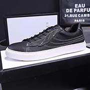  你買你獨特 潮版你來秀 G家男鞋古弛新款 專柜一比一制作 品質 進口牛皮擦色鞋面 羊皮內里 經典時尚元素 陽光男士 橡膠超休閑復古大底 有2色入選 碼數：38-44 黑色/白色。