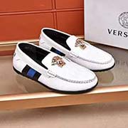 Versaec范思哲專柜原版豆豆鞋 鞋面采用進口小牛皮壓紋 時尚潮流 水染羊皮內里 原版金屬扣件 原版橡膠防滑耐磨大底！上腳超贊 ！百搭系列！實物比圖片好看黑色 白色。碼數38-44