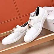 范思哲～獨特現代風運動鞋。專柜代買 休閑鞋。2018專柜同步發售 意大利進口原版精選頭層柔軟牛皮 進口牛皮。 羊皮內里 拒絕脫色磨腳鞋底：原廠特供原版底 法國懶人風格設計 超舒服原版底 。就好像實物拍