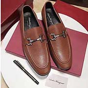  Ferragamo菲拉格慕 中碼以下建議拿小一碼：男碼38/4445可以定做 等級： 代買 材料：頭層牛皮 不染色牛皮內(nèi)里 原版橡膠大底 款式類別：皮鞋鞋系列 隨意出入各種場合 百搭舒適 顏色：黑色