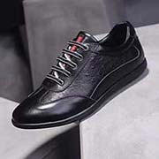主推款 年后可退換 一件代發 PRADA普拉達 材料：鞋身采用進口頭層鴕鳥皮 內里：羊皮內里及墊腳 大底：原版橡膠大底 碼數：38-44 高等做工 時尚休閑男鞋