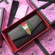 GUCCI古奇 不管是用料 做工 logo 鋼印 編碼 走線 每一個細節都將古奇的精彩內涵表現得淋漓盡致 質量保證 售后無擔憂 原廠材料！實物拍攝 質量如圖可見 型號：476084尺寸：19*10*3