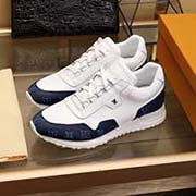 Louis Vuitton路易威登2018原版系帶男鞋 經典款休閑鞋 本款是官方主打經典款 1:1質量 原廠名師制作 采用進口牛皮 進口舒適網布內里。精良楦型 大方時尚的設計 吸引了眾多消費者的追捧