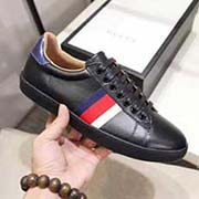 。官網(wǎng)。情侶款 全套包裝 黑色高等版 此款為小白鞋黑色高等版。請各位老板看清楚我家鞋子的走線。肯定高等『 Gucci 』古奇 Ace Sneakers小白鞋 再次顛覆了傳統(tǒng)小白鞋的設計 N多明星有演繹