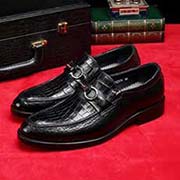  菲拉格慕獨家實拍 專柜同步2017.奢華優美的楦頭打造出個性的生活理念.將時尚裝扮滲透到個人生活領域.細細品味其中獨特的韻味.頭層牛皮壓紋出鱷魚紋.皮質舒適透氣.38－44碼.